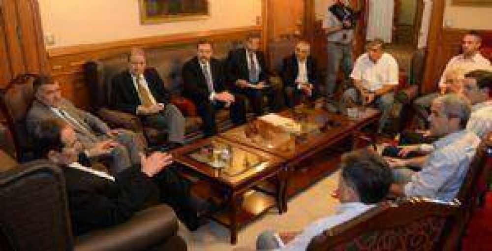 Alperovich: �No aument� la tarifa de la luz este a�o�