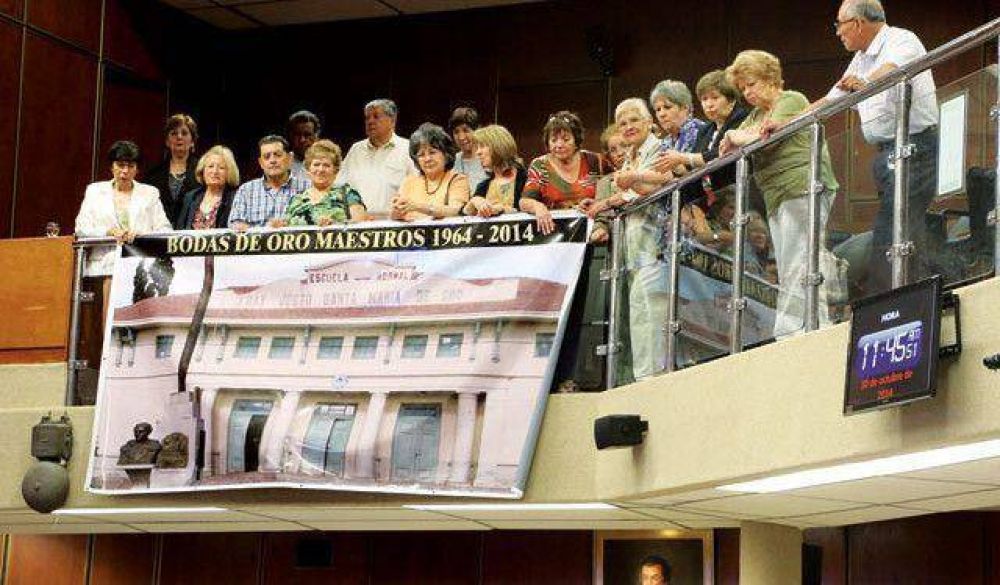 En una emotiva sesi�n, declaran patrimonio a la Normal de J�chal
