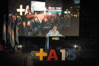 Lanzamiento massista en La Plata: �la �nica ola que hay en la Provincia es la que inunda�, acus� Leguizam�n 