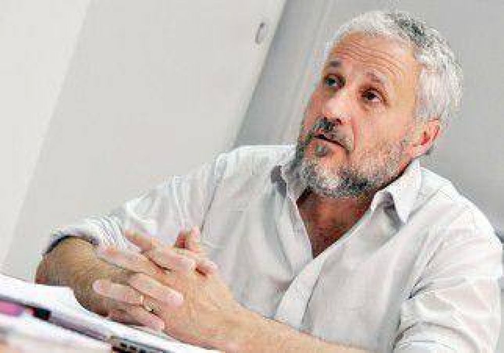 Para pagar los sueldos, Peressini volvi� a pedir tres millones de pesos 