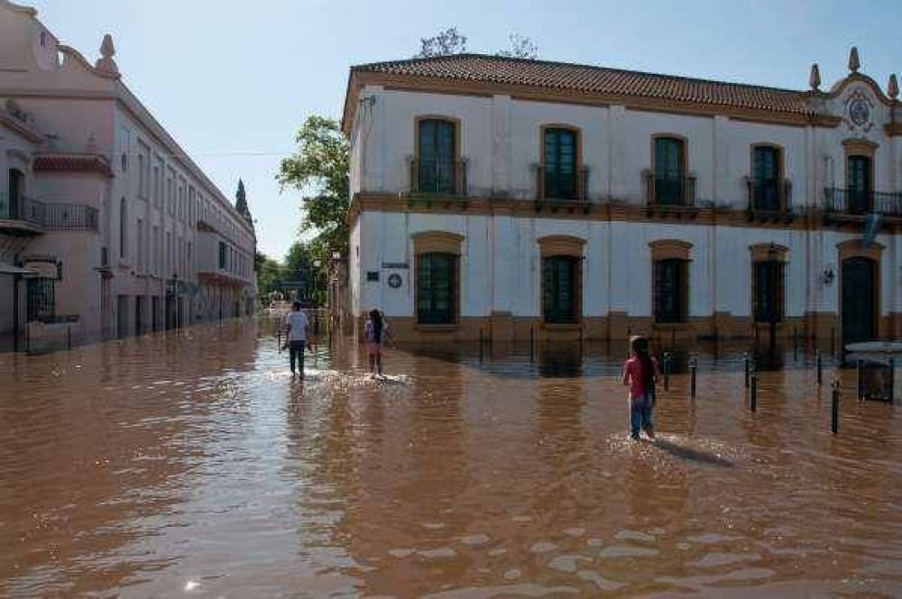 Mientras el r�o Luj�n baja lento, sigue la b�squeda del chico desaparecido
