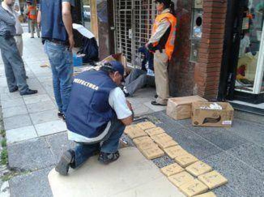 Detuvieron a dos mujeres con 100 kilos de marihuana en pleno centro de Quilmes