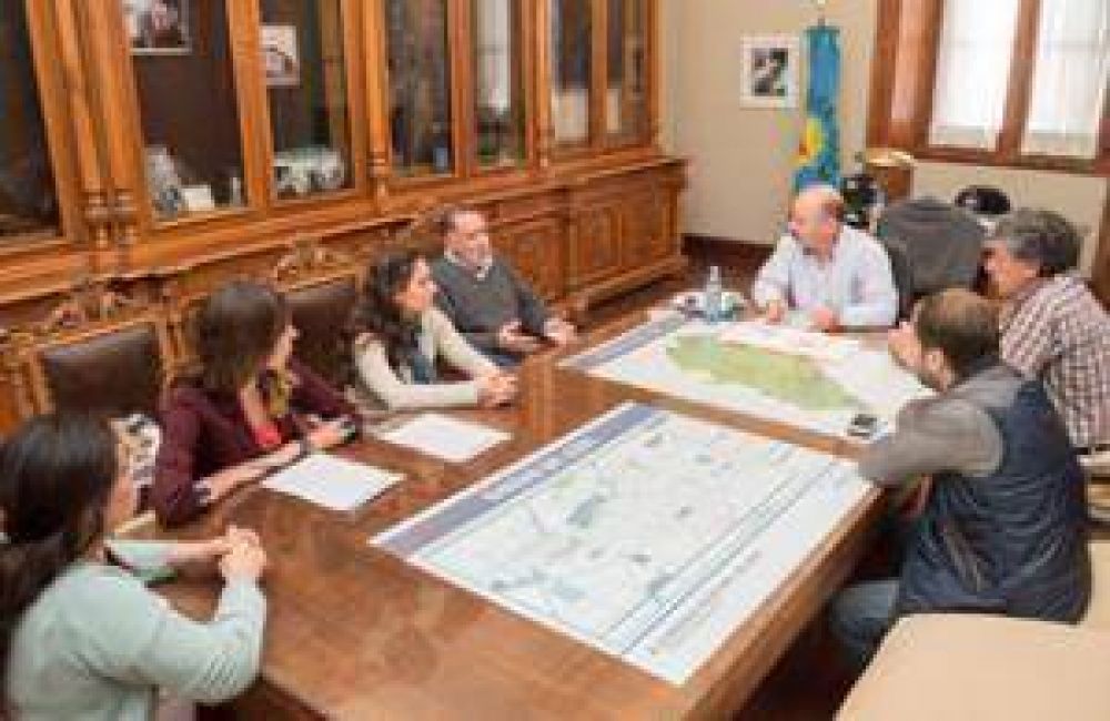 Inza se reuni� con representantes de la Secretar�a provincial de DD.HH.