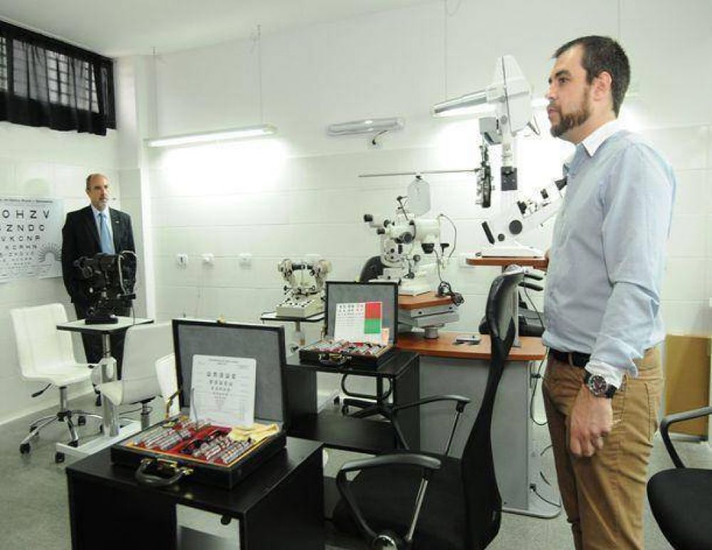 Confeccionan gratis anteojos y lentes de contacto