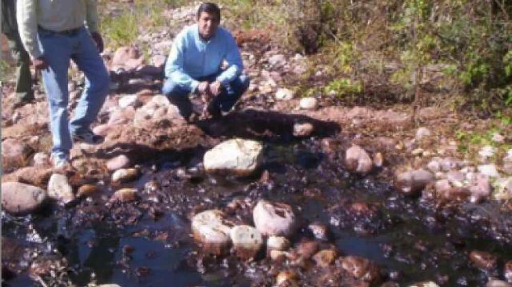 Prospera amparo para detener la explotaci�n petrolera en Calilegua