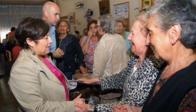 Oca�a coquetea con el PRO y crecen los rumores