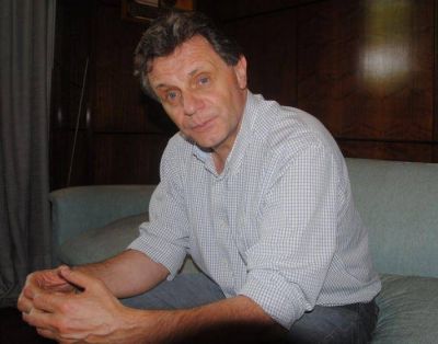 Pulti les dio con un ca�o a radicales y a Arroyo, a la vez que elogi� la actitud de Javier Faroni
