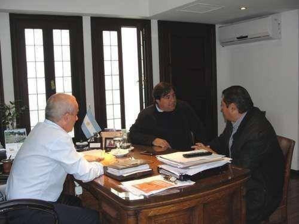 Echeverr�a se reuni� con el diputado Iriart y Marcelo Sosa