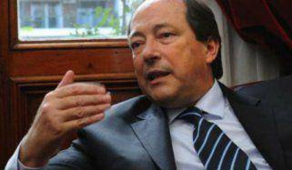 Sanz pidi� que la UCR defina su candidato