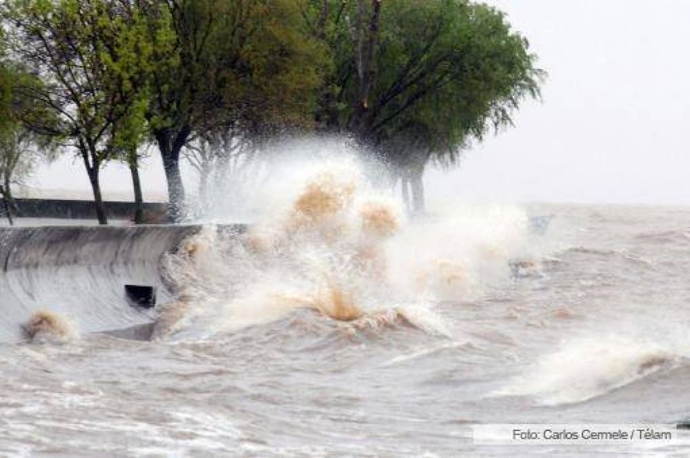 Alertan por la crecida del R�o de la Plata en la costanera de la Ciudad y el conurbano