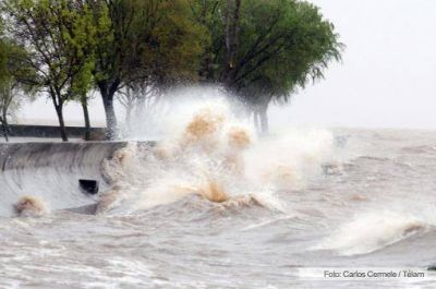Alertan por la crecida del R�o de la Plata en la costanera de la Ciudad y el conurbano
