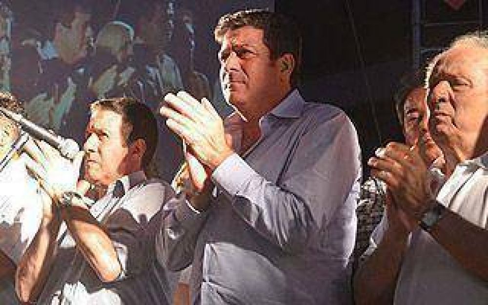 Mariotto homenaje� a N�stor Kirchner en Villa Fiorito y en Lan�s