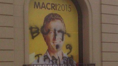 Escracharon con pintadas la sede del PRO en Tucum�n
