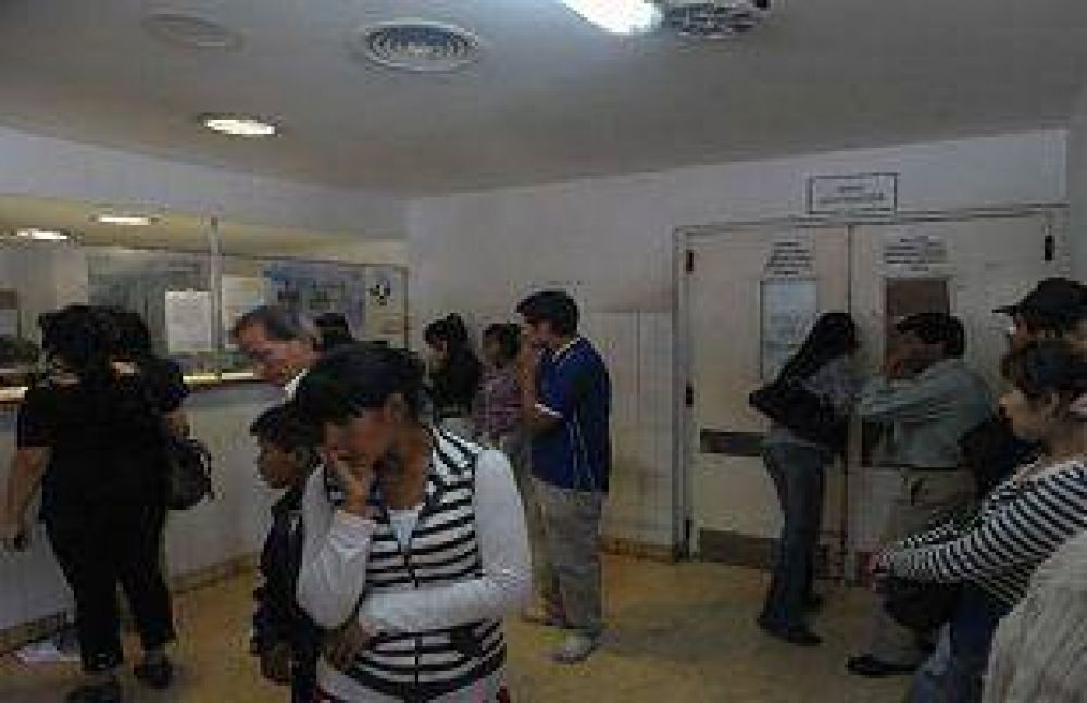 Desalojaron la guardia del hospital San Bernardo por la existencia de gas t�xico