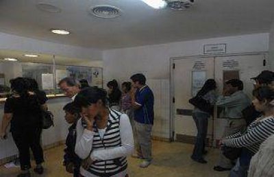 Desalojaron la guardia del hospital San Bernardo por la existencia de gas t�xico