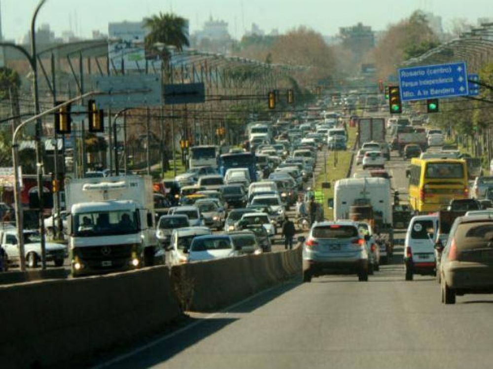 El parque vehicular de Rosario ya tiene casi 700 mil vehculos y no para de crecer