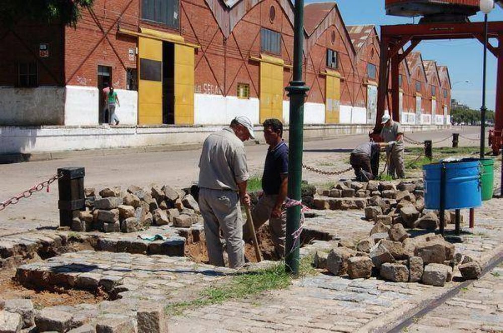 Trabajan en la soluci�n al hundimiento de los adoquines del Paseo del Puerto
