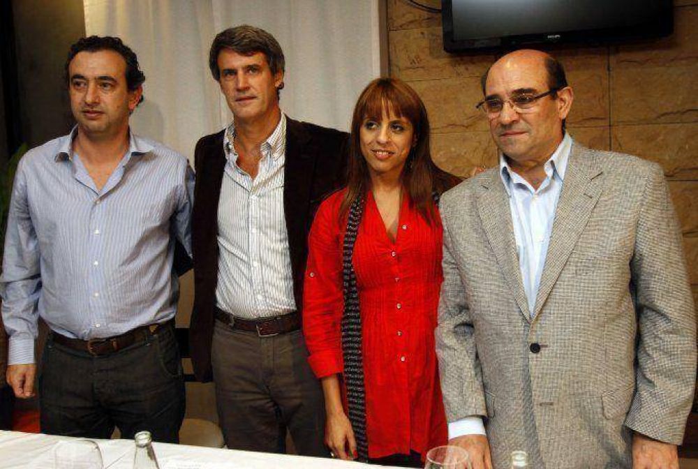Dentro de UNEN le pidieron a Elisa Carri� que se vaya del espacio