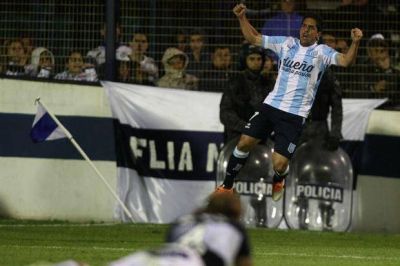 En el final, Racing venci� a Gimnasia con un golazo de Hauche y no pierde la esperanza