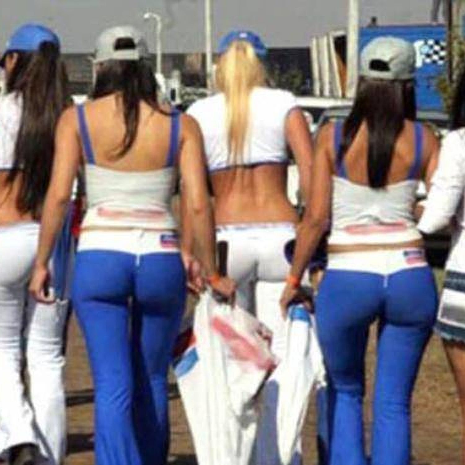 Once chicas santafesinas ofrecían sexo en una carrera de autos del TC