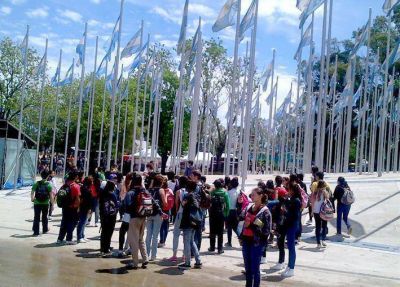 UNOS CINCUENTA ALUMNOS VISITARON TECN�POLIS
