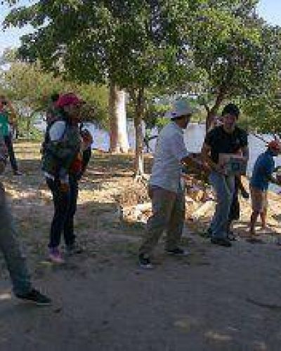 El Rotaract Club y voluntarios del Garraham llevaron ayuda a familias de islas
