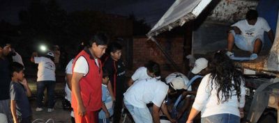 INTEGRANTES DEL FUYO COLABORAN CON LA PROVISI�N DE AGUA Y LA LIMPIEZA EN CAMPO VERDE