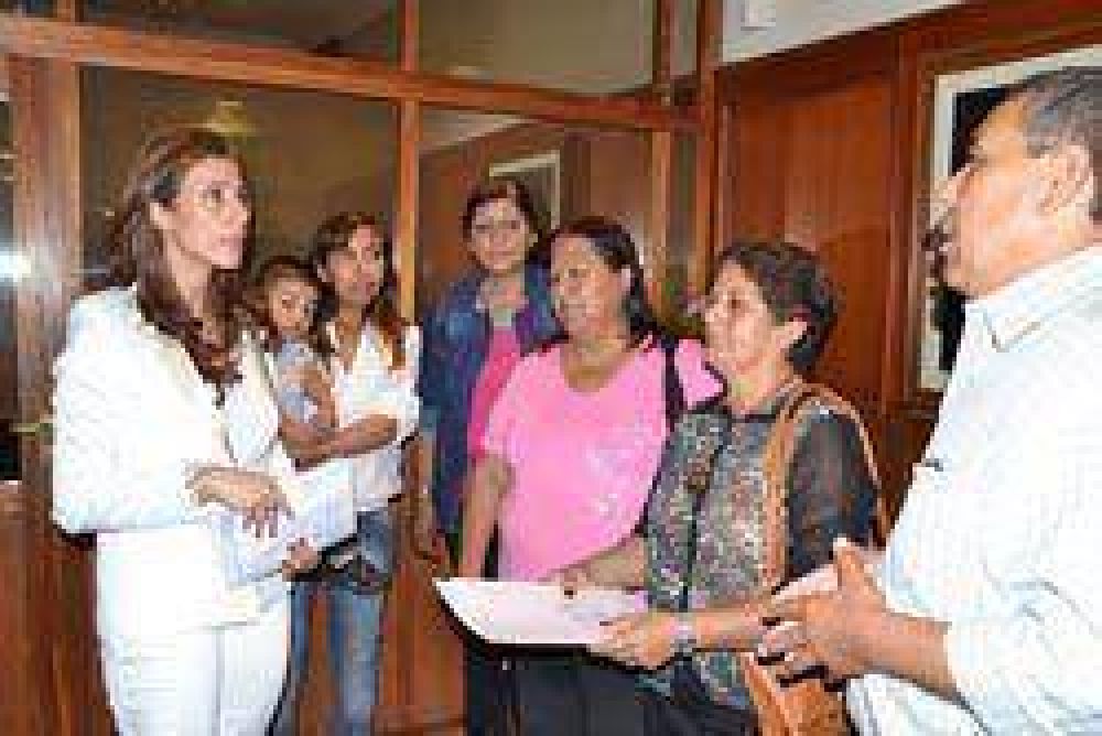 La Gobernadora entreg� ayuda a una entidad religiosa