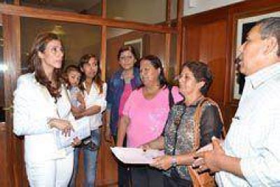 La Gobernadora entreg� ayuda a una entidad religiosa