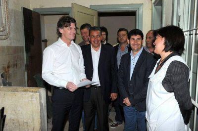 Nicol�s Scioli supervis� avance de obras en la Escuela Normal Artigas