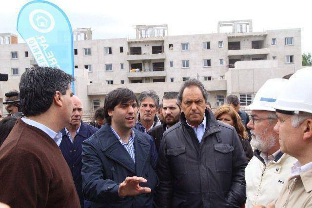 Diego Bossio: �Mientras algunos cuentan d�as, nosotros contamos casas�