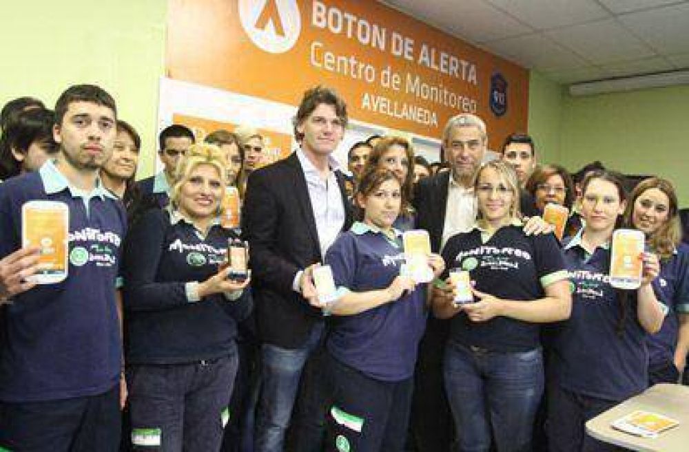 El intendente Ferraresi y Nicol�s Scioli presentaron el Bot�n de Alerta