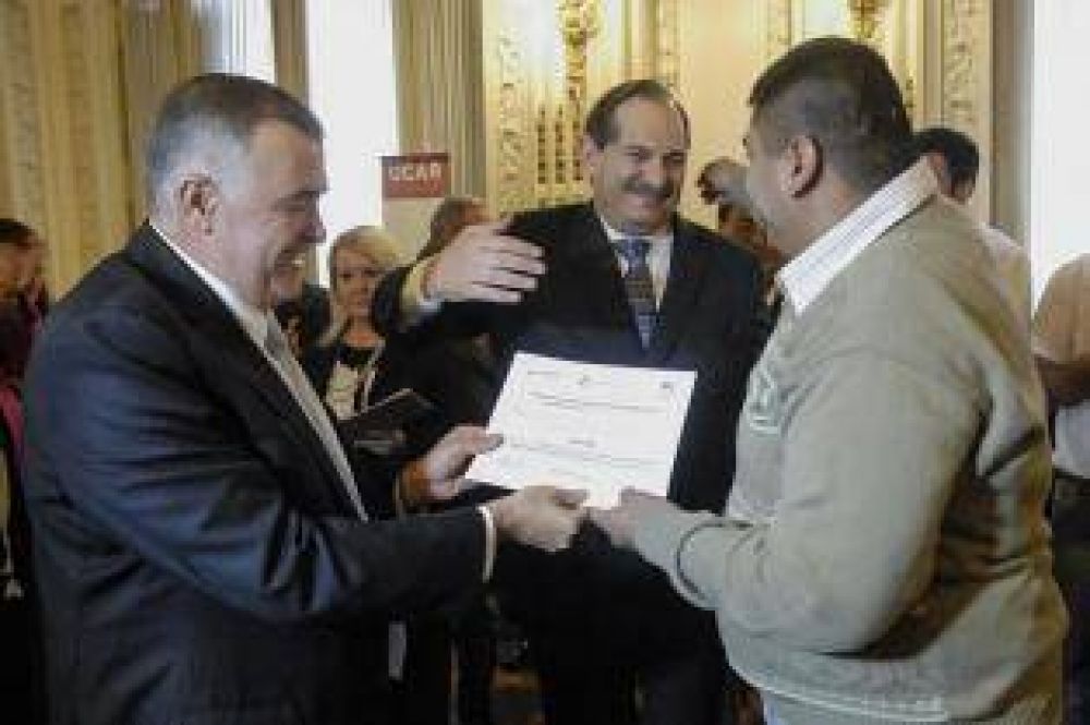 Alperovich: �la ciudadan�a pide no depender m�s de planes�