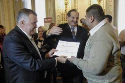 Alperovich: �la ciudadan�a pide no depender m�s de planes�
