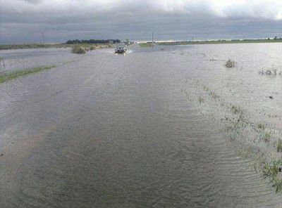 Precauci�n por agua en la calzada sobre la ruta 73