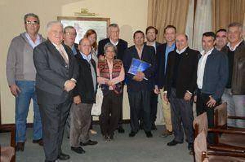  Empresarios presentaron plan estrat�gico a Gioja