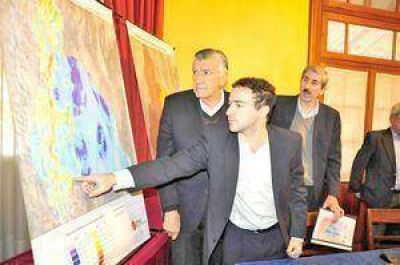  Proyectan instalar un parque e�lico-solar en Tocota