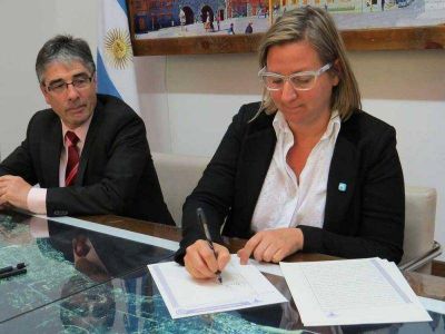 Transfieren tierras para obras de 308 viviendas del PRO.CRE.AR