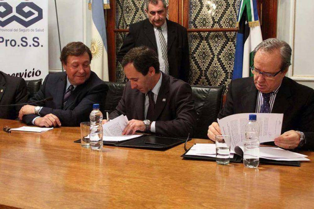 El IPROSS y Hospital Italiano firmaron convenio por derivaciones a Buenos Aires