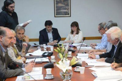 G�mez Bull buscar� aprobar proyecto que beneficie a los clubes de barrio