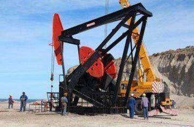 200 petroleros mantienen medidas de fuerza y son intimados a trabajar