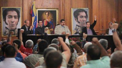 Maduro aument� un 15% el salario m�nimo en Venezuela para enfrentar inflaci�n del 63,4%