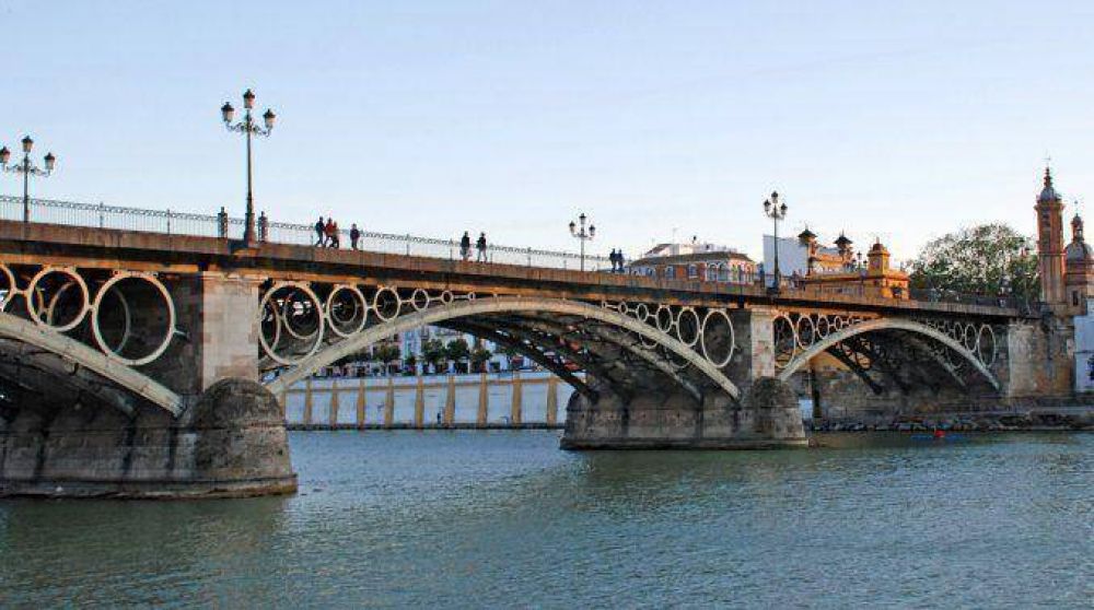 #SelfieMortal: una joven se quiso sacar una foto en un puente, se cay� y se muri�