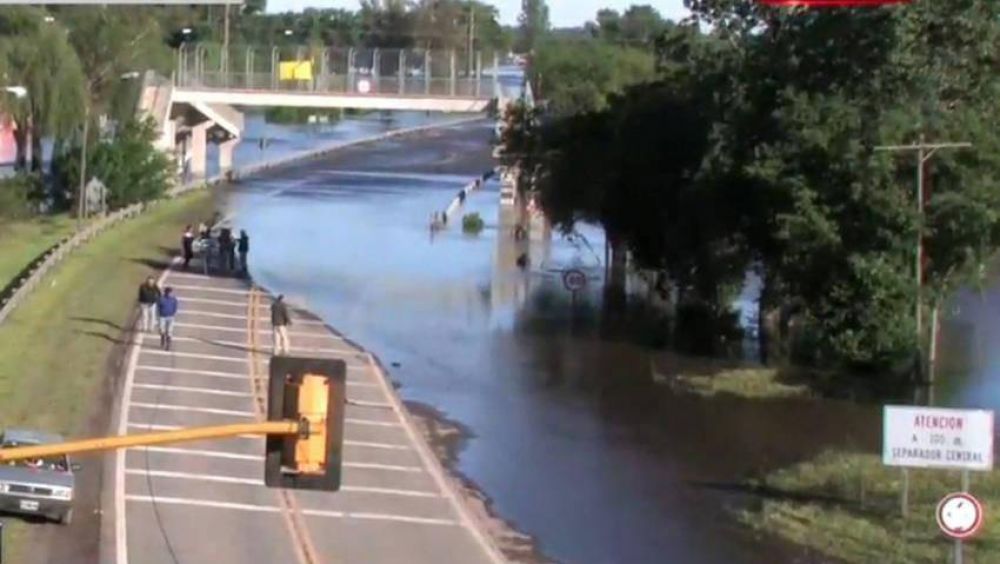 Areco, muy complicado: hay m�s de mil evacuados
