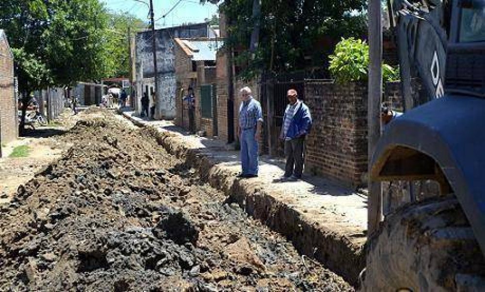 Fabi�n R�os supervis� el avance de las obras para la urbanizaci�n del barrio San Marcos