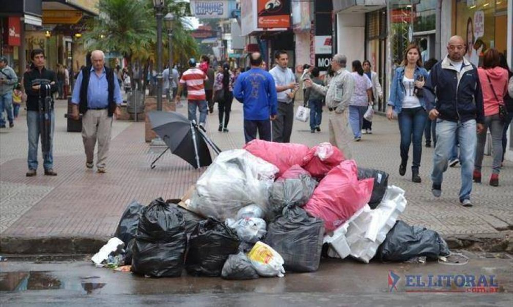 La basura arrojada fuera de horario es la principal causa de multas a vecinos