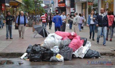 La basura arrojada fuera de horario es la principal causa de multas a vecinos