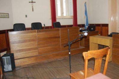 Condenaron a 13 a�os a gendarme que abus� de su hijastra en Gualeguaych�