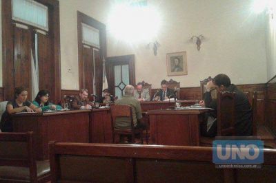 Expolicia federal relat� que vio a Demonte mantener reuniones cerradas con otros oficiales