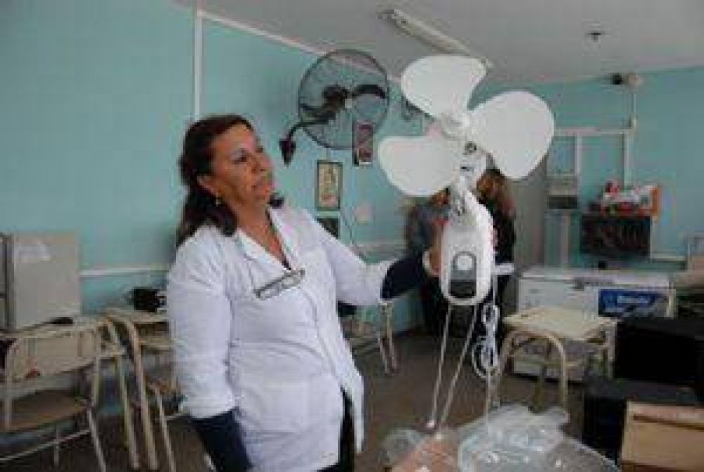 Las escuelas siguen esperando la instalaci�n de los ventiladores